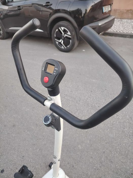 Bicicleta treino bom estado. Para desocupar espaço