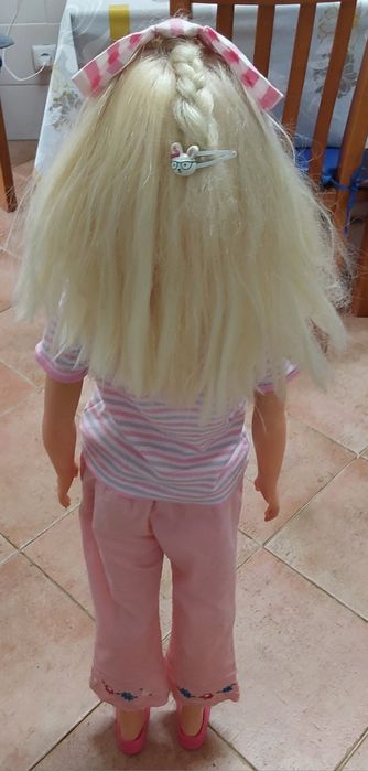 BONECA GRANDE E ANTIGA,RESISTENTE.Casa,Decoração,Colecção,Sala,Quarto.