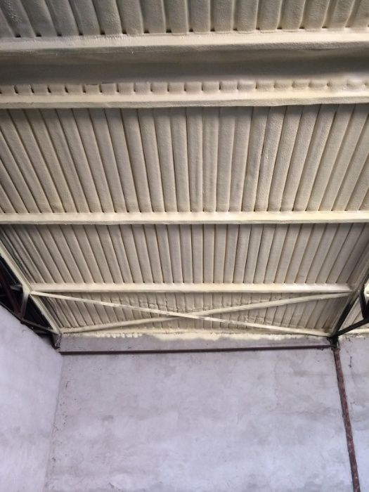 Piana PUR, pianka, celuloza, ocieplanie pianą, wdmuchiwanie celulozy