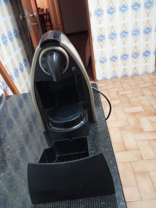 Maquina cafe nespresso avariada