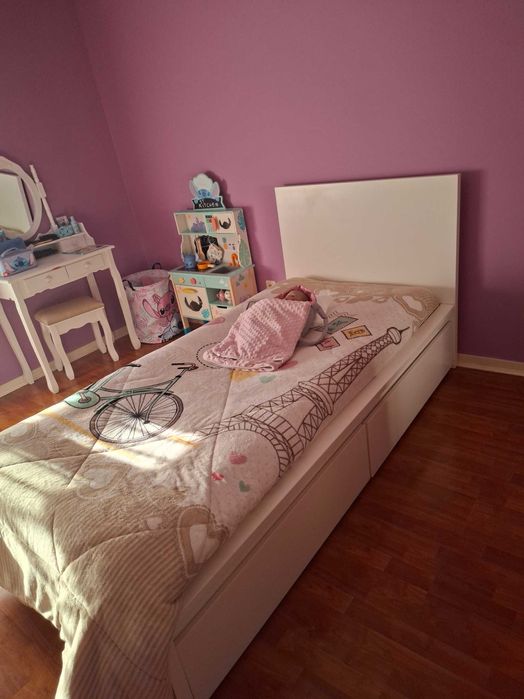 Cama de solteiro com estrado e colchão