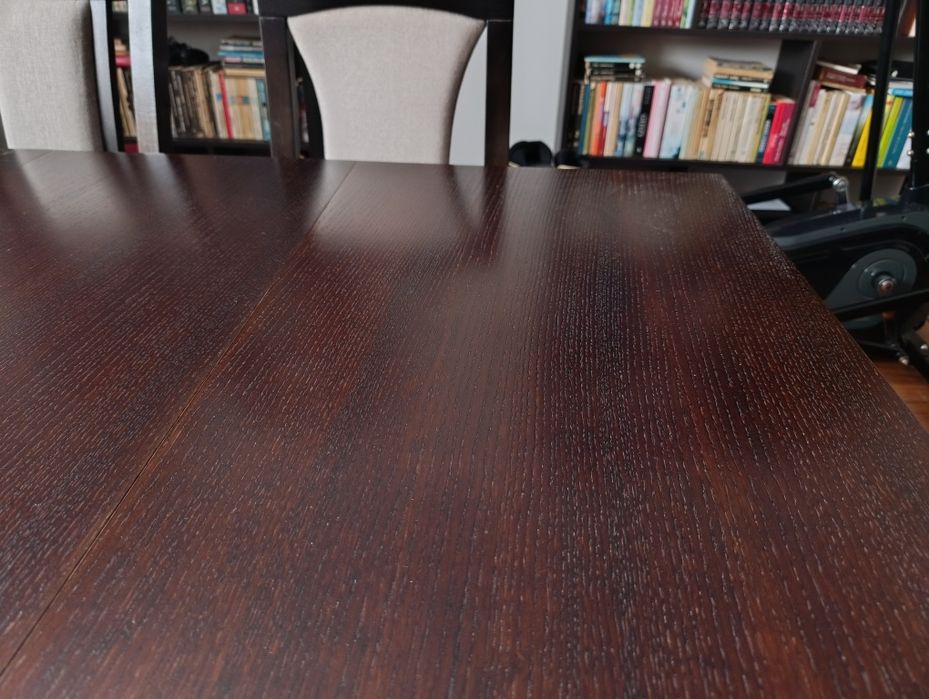 Stół plus krzesła