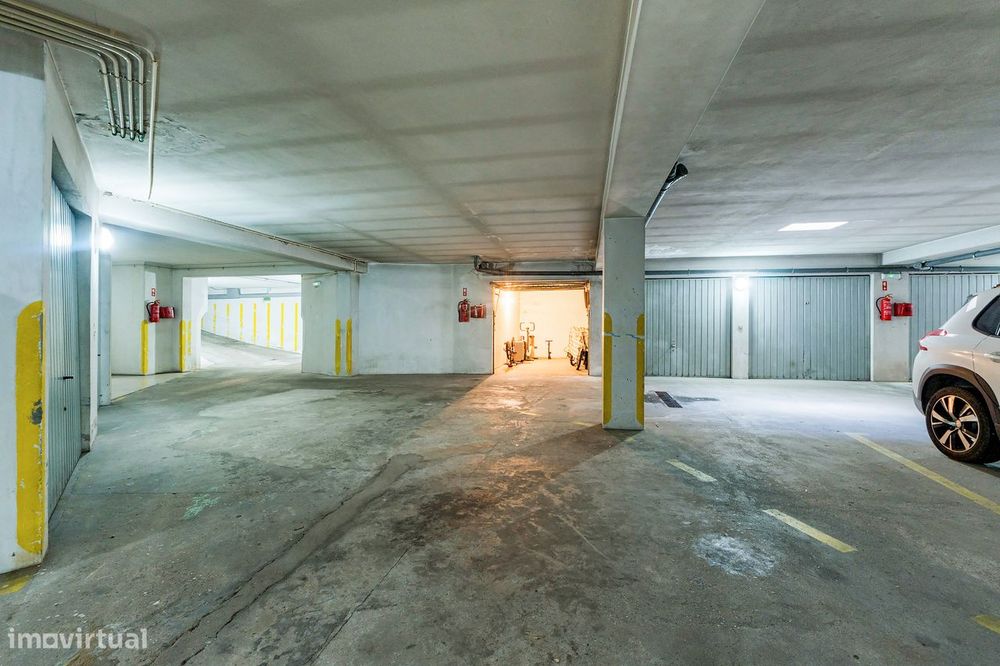 Apartamento T3 a 2 Minutos da Praia com Box Fechada e Churrasqueira em