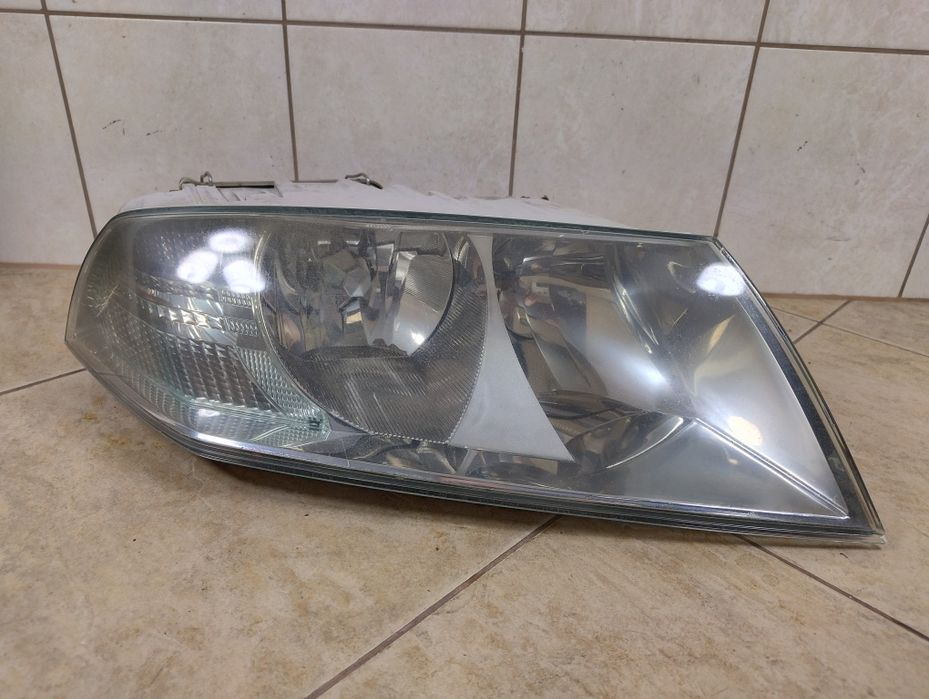 Skoda Octavia 2 II lampa reflektor prawy przód Europa oryginał wysyłka