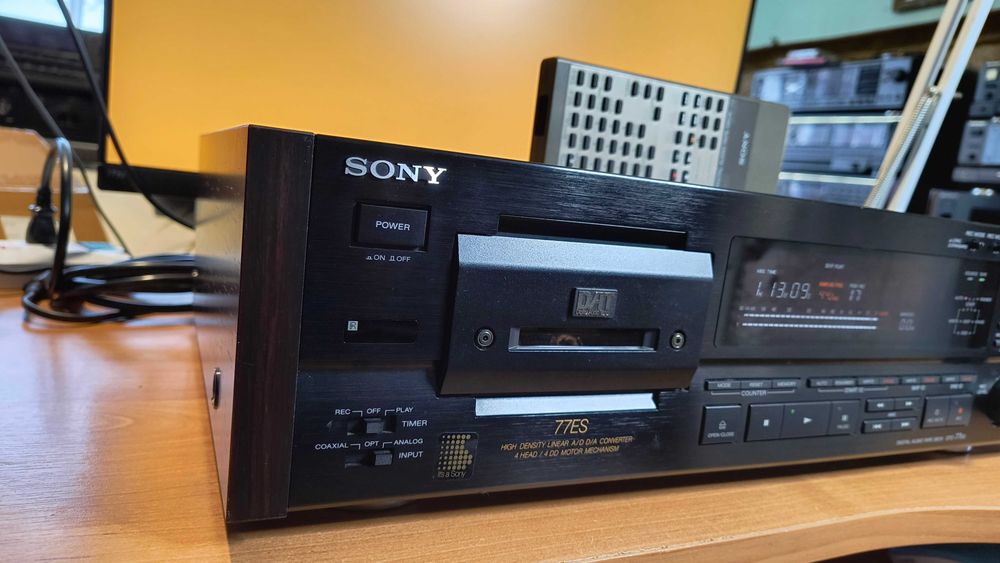 Sony DTC-77ES Magnetofon Dat tylko 187h przebiegu + pilot