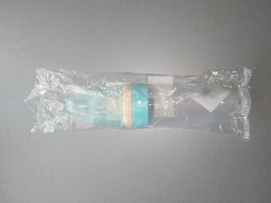 Силиконовая бутылка-ложка для кормления.