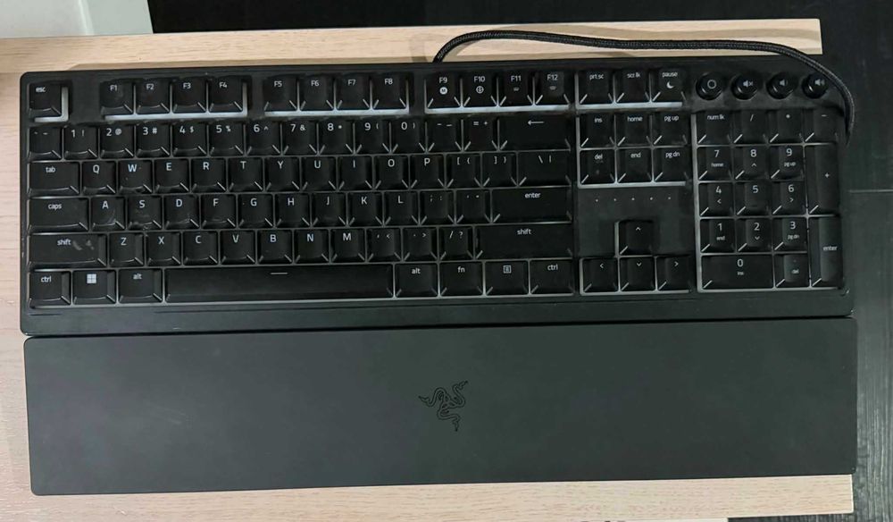 Sprzedam klawiaturę RAZER Ornata V3
