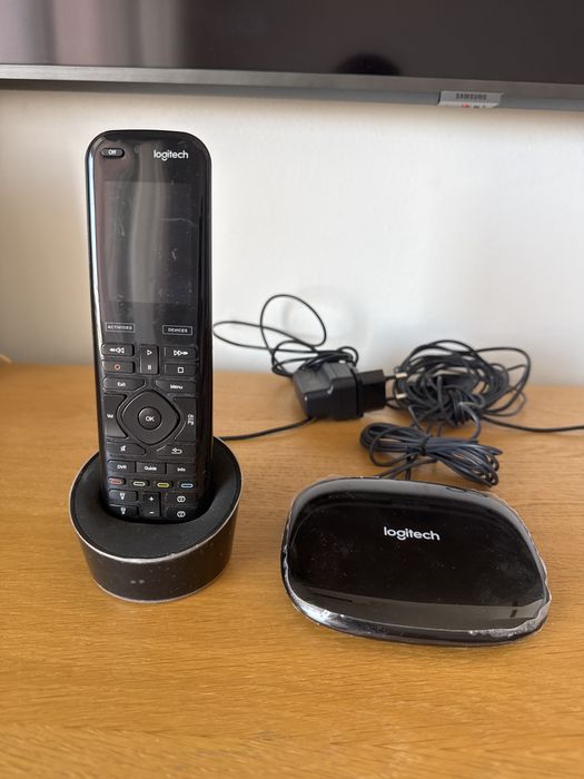 Comando Universal Logitech Harmony Ultimate + Hub (Como Novo)