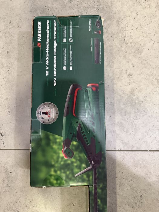 Akumulatorowe nożyce do żywopłotu Parkside PHSA 12 B1 + akumulator 12V 2Ah + ładowarka