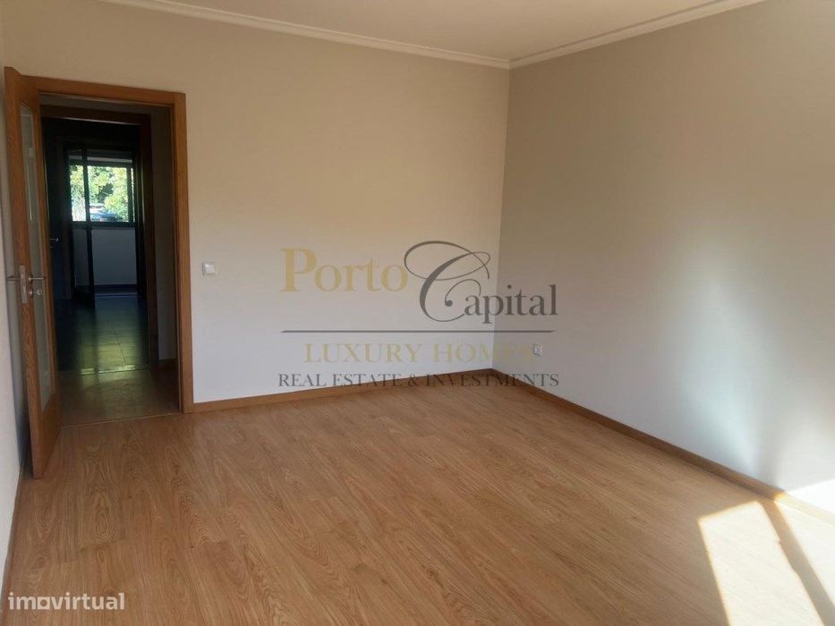 T2 Com Terraço Privativo | Luz, Conforto E Excelente Localização