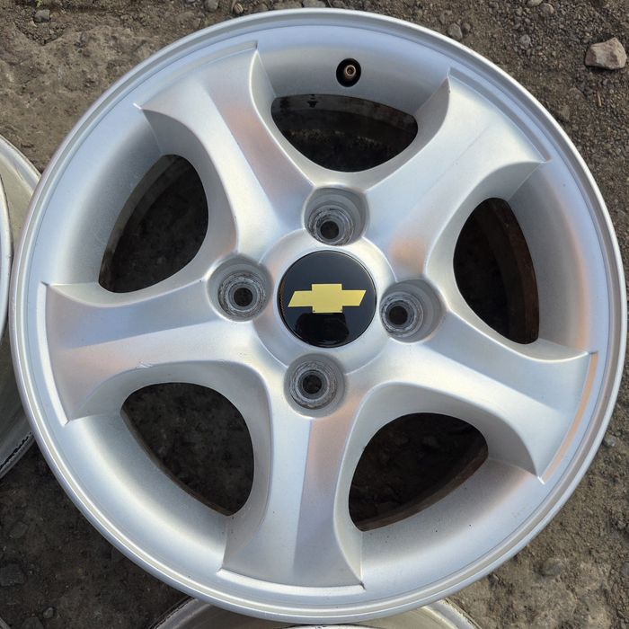 4 114,3 R15 Chevrolet Lacetti Daewoo Nubira  Hyundai Nissan