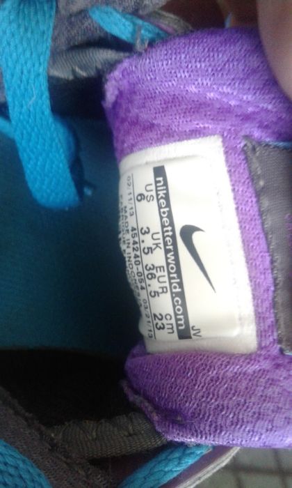 Продам кроссовки NIKE
