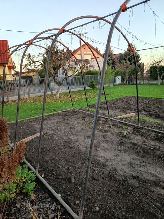 Sprzedam konstrukcję pod tunel do pomidorów