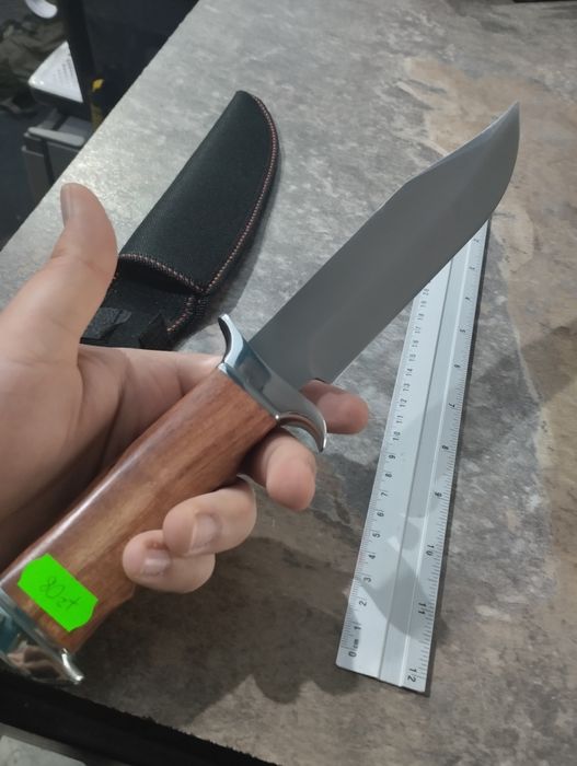 Nóż myśliwski drewniana rękojeść