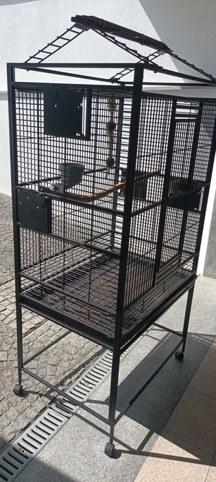 Vende  GAIOLA Papagaio