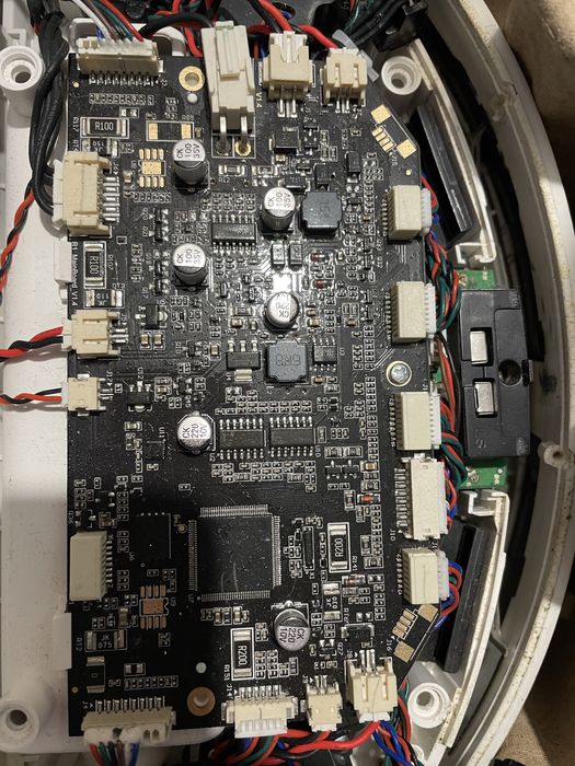 Робот пилосос на запчастини xiaomi Mi vacum mop esential