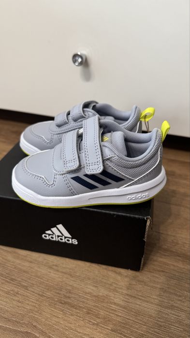 Buty dziecciece Adidas roz. 22 - 14 cm