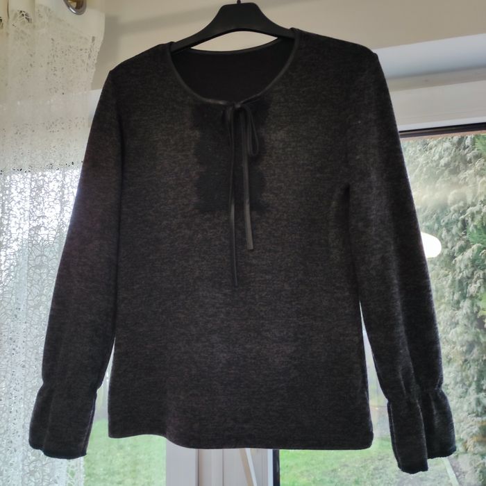 Śliczny sweterek szary z koronką bluzka M/L