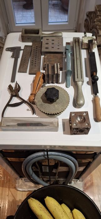 Fieiras, cadinho para fundir , tenaz, suporte