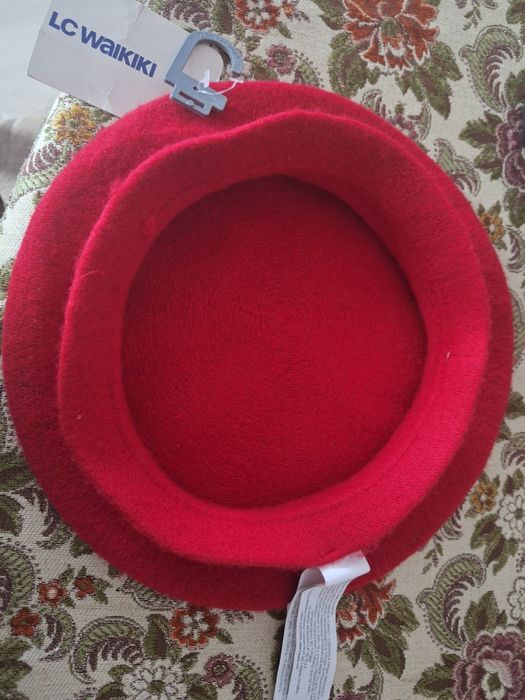 Wełniany czerwony beret