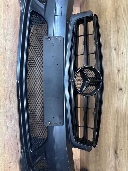 Zderzak przedni Mercedes W204 AMG kolor 775