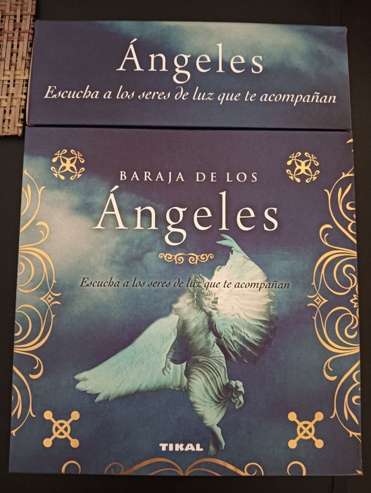 Vendo Tarot vários na caixa, com livros ótimo estado novos.