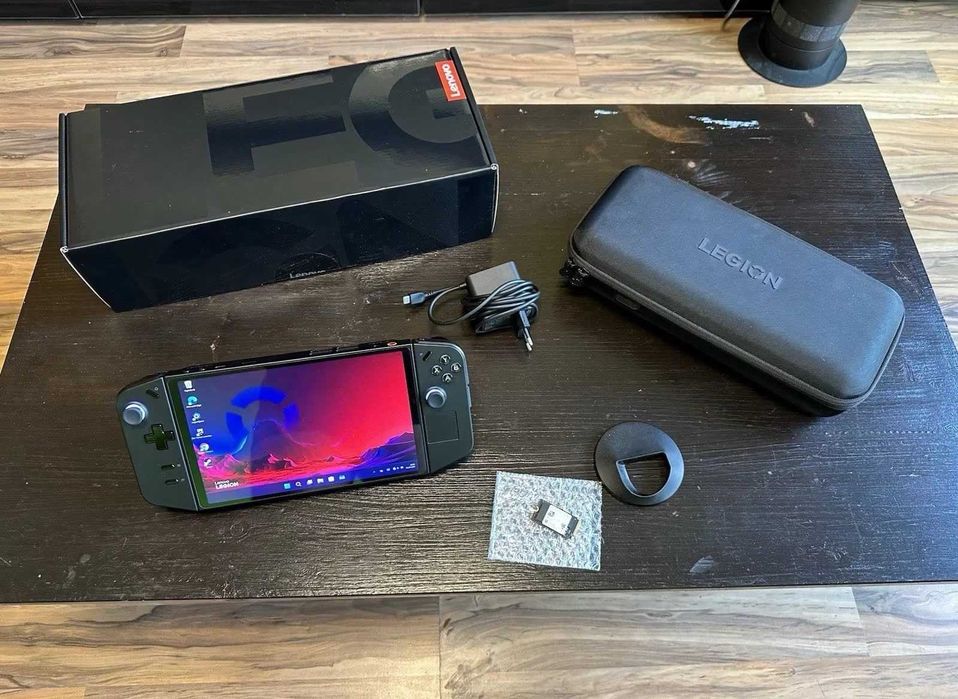 Lenovo Legion Go 8APU1 AMD Ryzen Z1 Extreme 16GB2Tb SSD