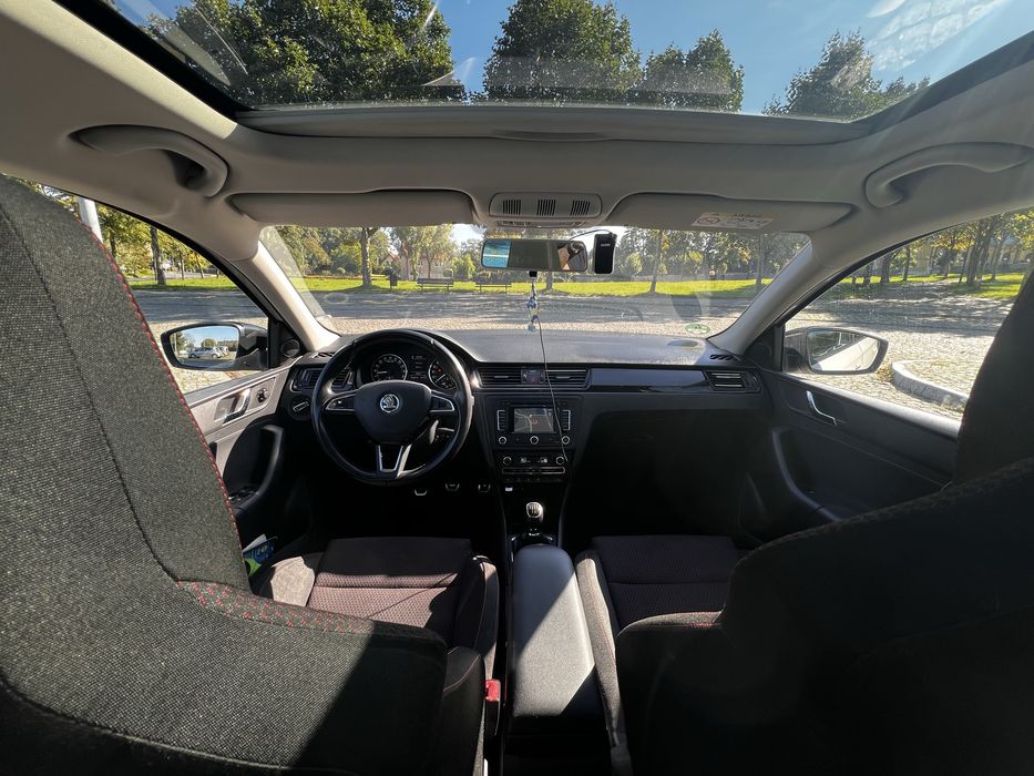 Skoda Rapid 1.6 tdi *xenon *panorama *navi *vrs