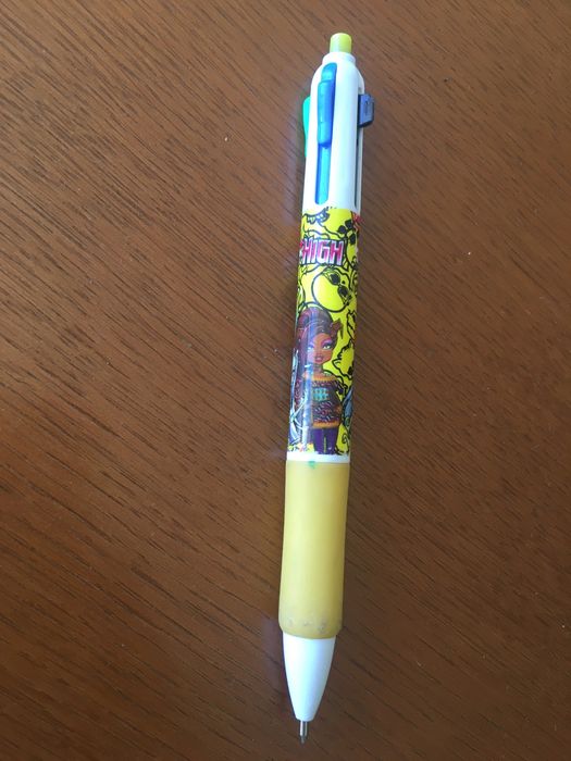 Монстер хай ручка.