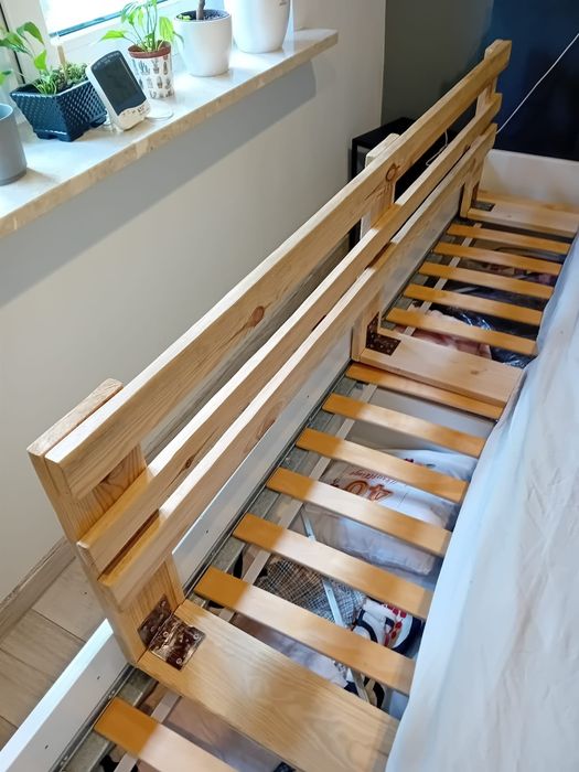 Barierka drewniana do łóżka