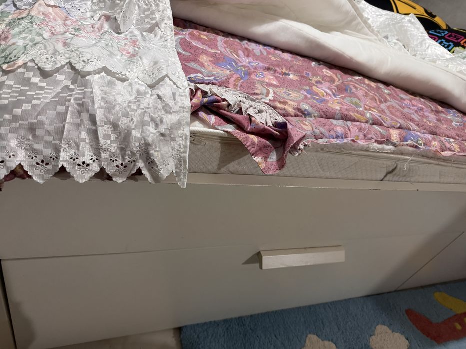 Cama de casal  com Cabeceira / Cama 2.00 Por 1.40 largura