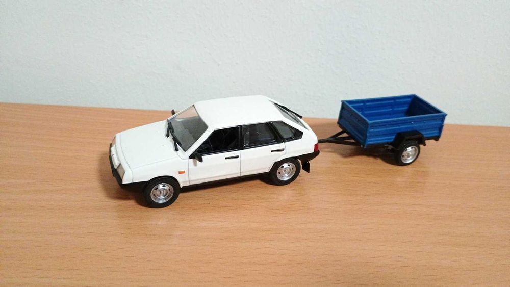 Масштабная модель 1/43  ваз -2109  с прицепом