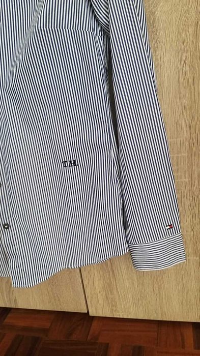 Camisa Tommy feminina pouco usada