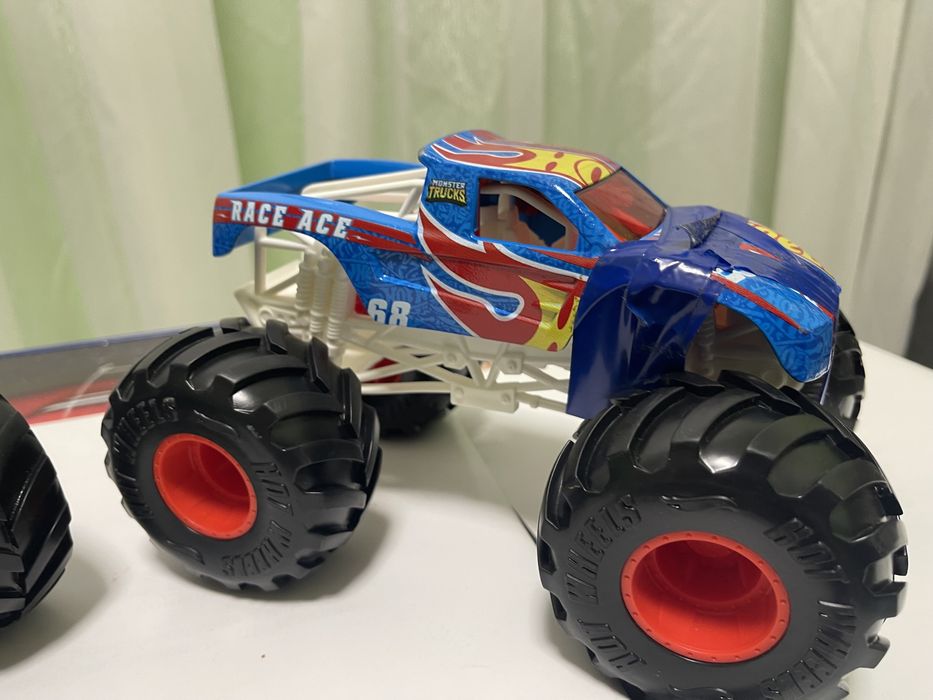 Треки hotwheels і машинки