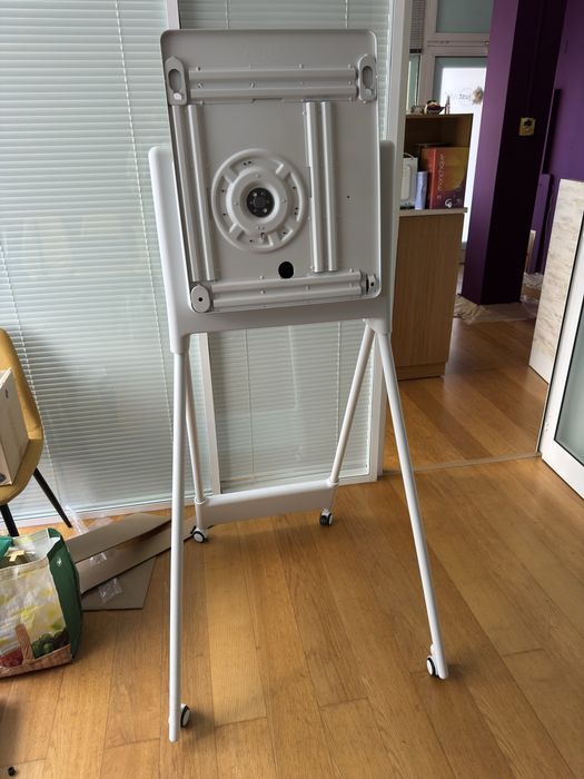 Tripé/Stand Movel Samsung 55 polegadas como NOVO