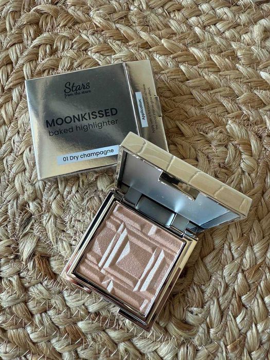 Хайлайтер Stars From The Stars Moonkissed Baked Highlighter