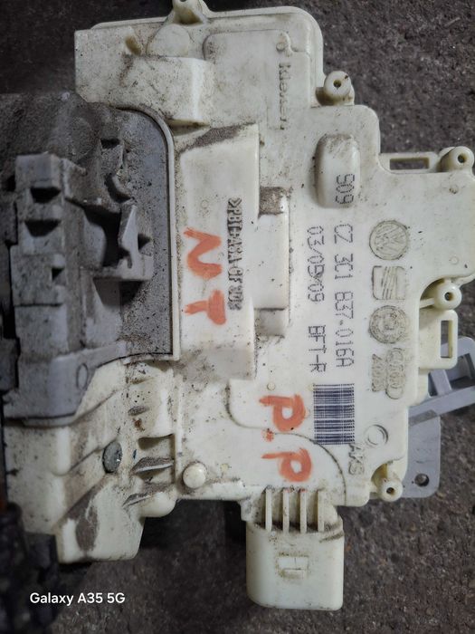 Zamek dzwi  VW Passat B6