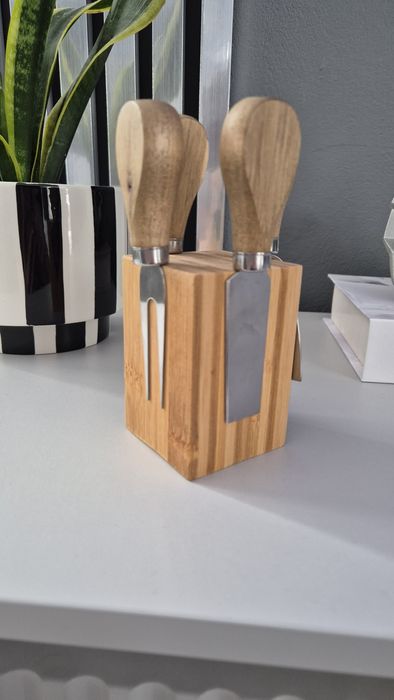 Zestaw do serwowania sera na stojaku