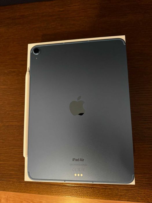 iPad Air Wi-Fi + Cellular 256 GB Blue (5th Gen) + Apple Pencil 2 + Logitech Folio Touch + Smart Folio