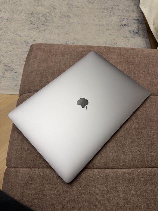Macbook pro 15 2018 / 2019 i7 / 16gb / 512gb/ Radeon Pro 4 ГБ 92% АКБ
