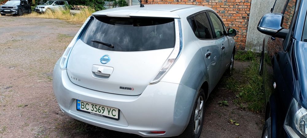 Nissan leaf 2012