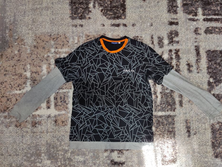 Нова футболка з довгим рукавом