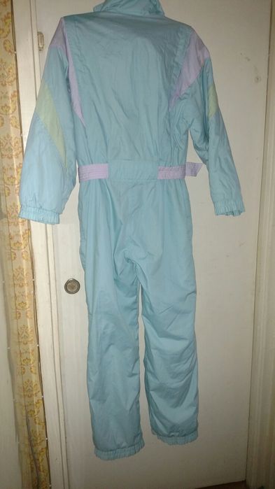 Продам женский комбинезон для катания на лыжах