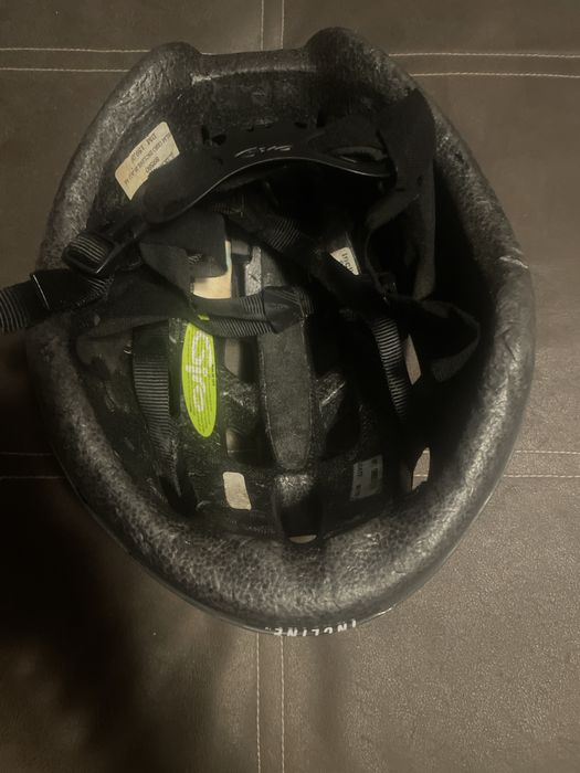 Велосипедный шлем GIRO