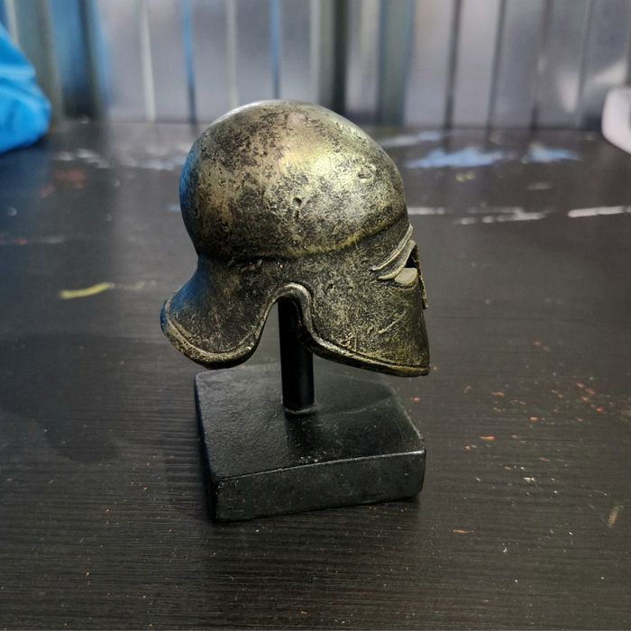 Miniatura Capacete Grego Antigo Hoplita (Efeito Bronze) - 9x6 cm