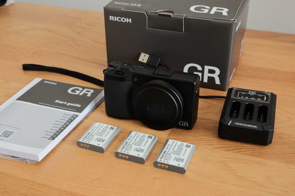 Ricoh GR III (bogaty zestaw, mały przebieg)