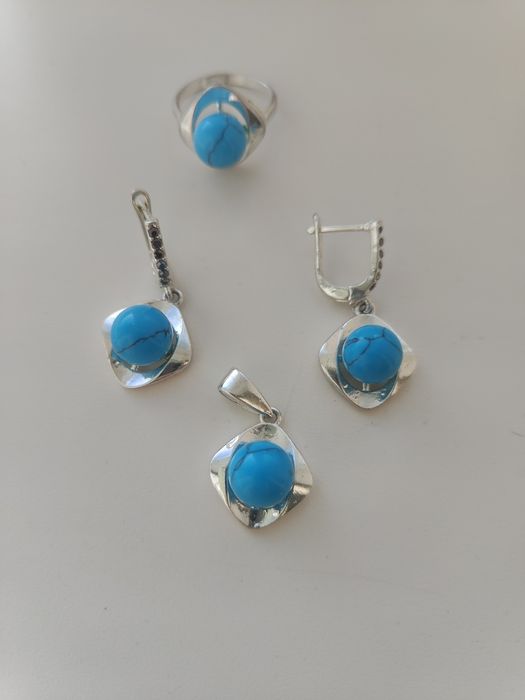 Продається срібна каблучка