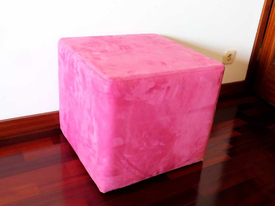 Banco Estofo Rosa – Confortável e Decorativo