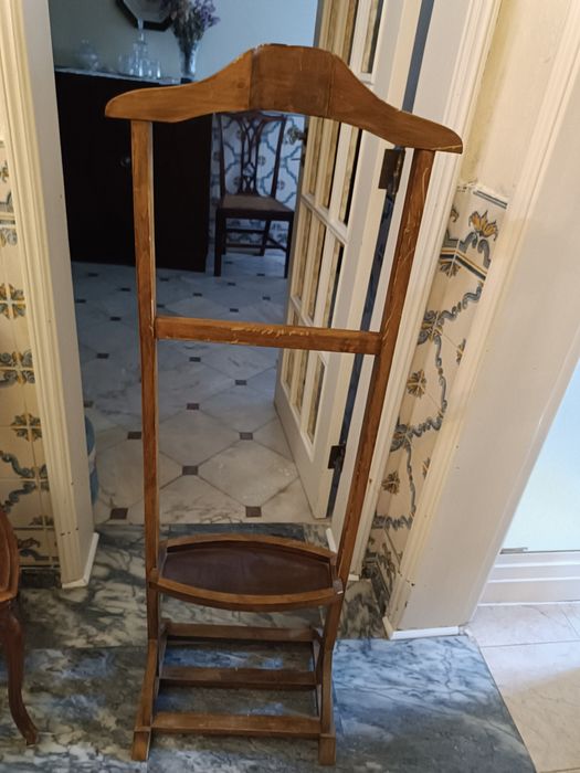 Vendo cabide de quarto dos anos 60  bom preço