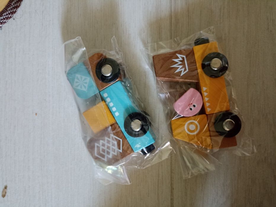 Є багато різних деталей потяги і дороги